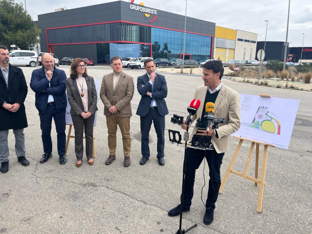 Urbanismo Molina Nueva rotonda en área empresarial La Polvorista Norte Presentación obras Foto2